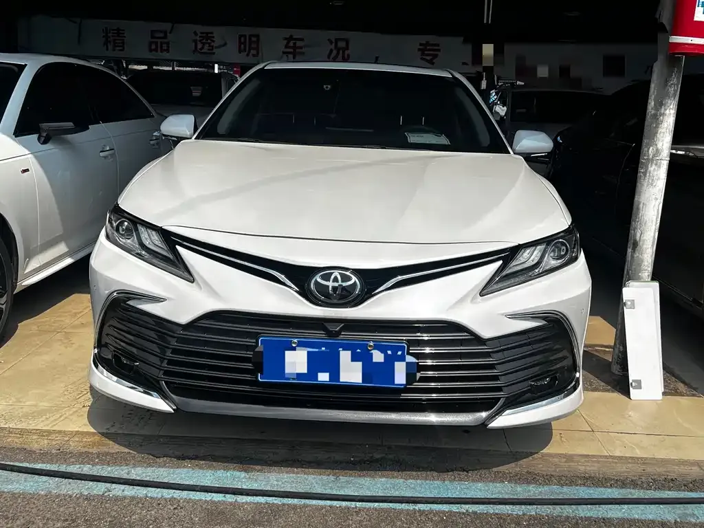 Toyota Camry — фото 10