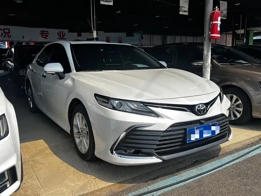 Toyota Camry — фото 7