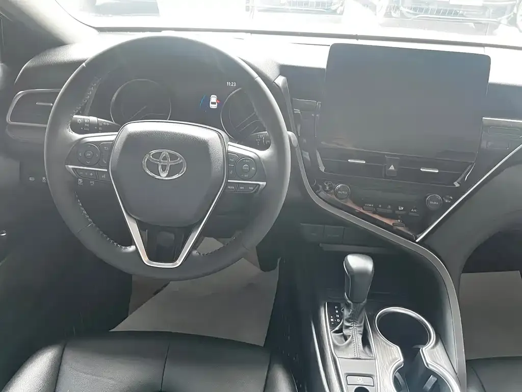 Toyota Camry — фото 2