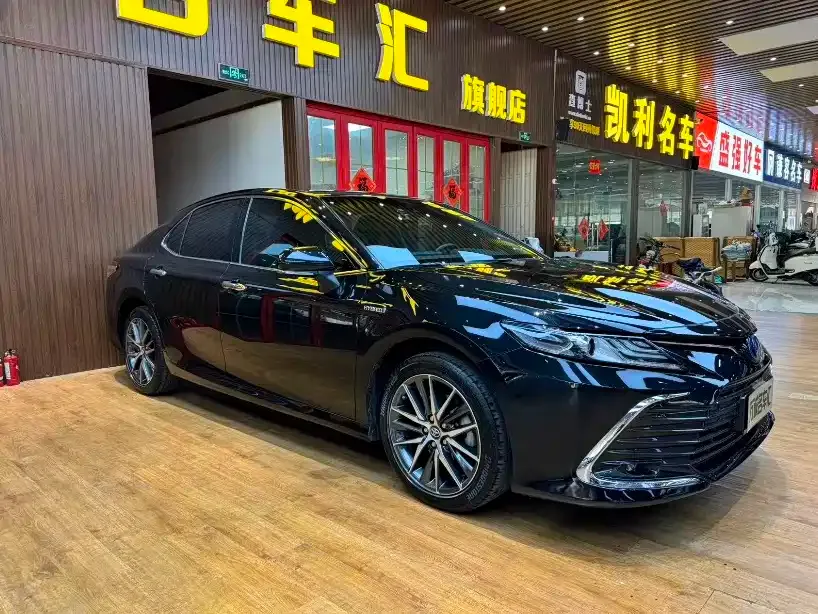 Toyota Camry — фото 10