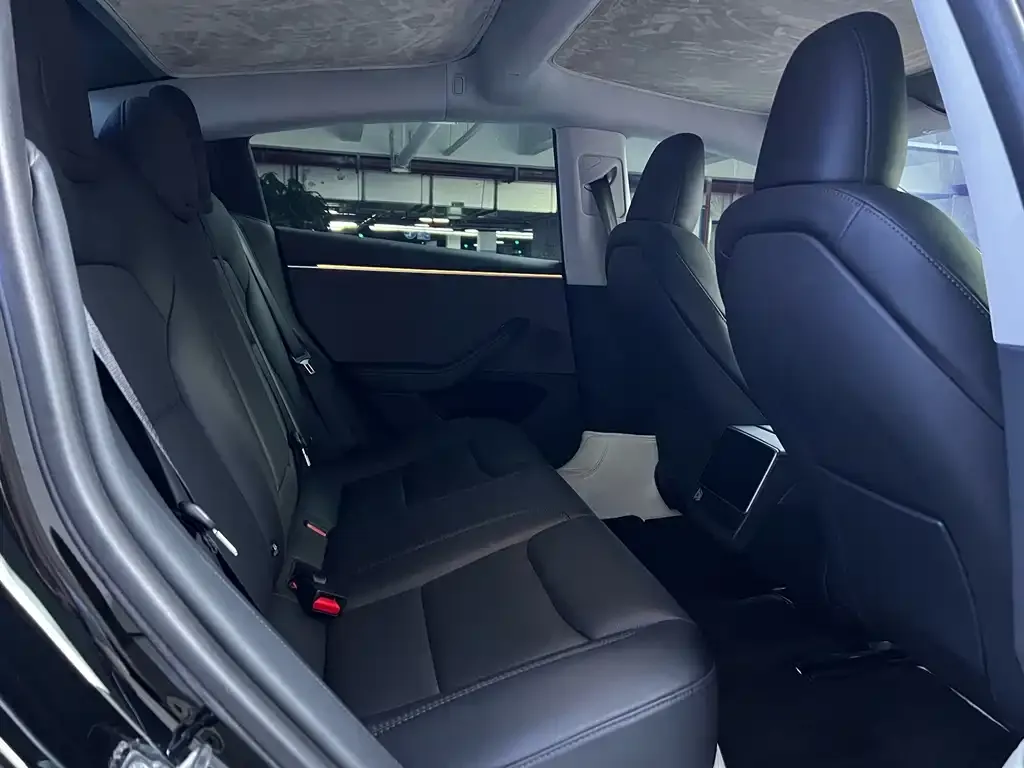 Tesla Model 3 — фото 10