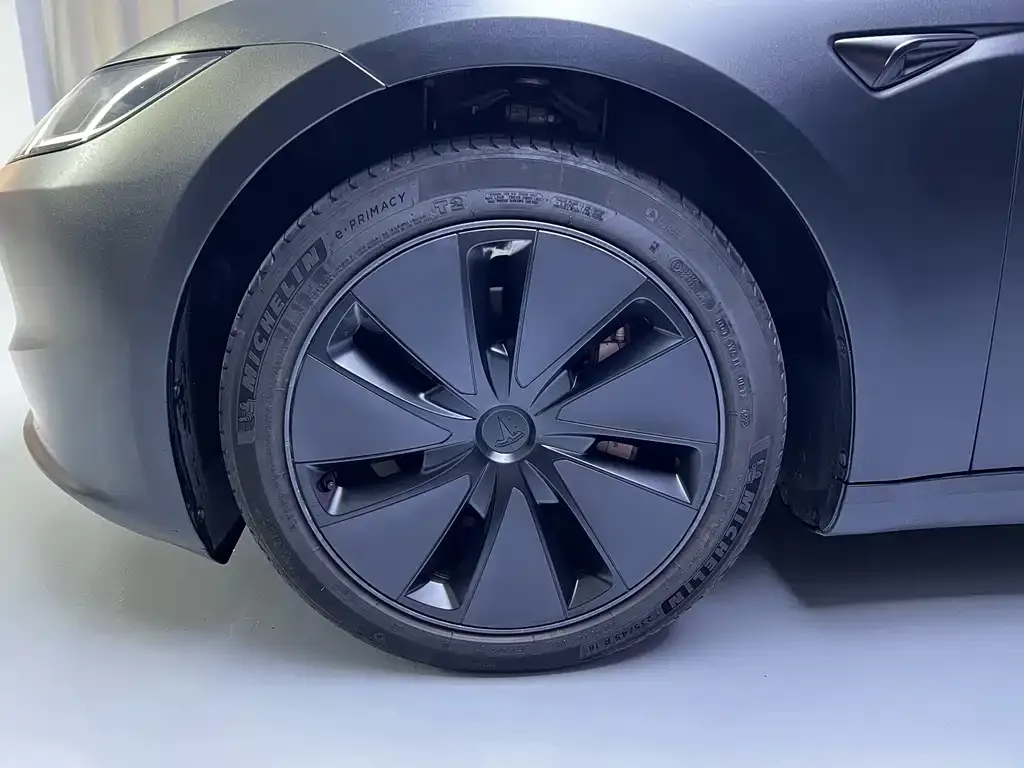Tesla Model 3 — фото 9