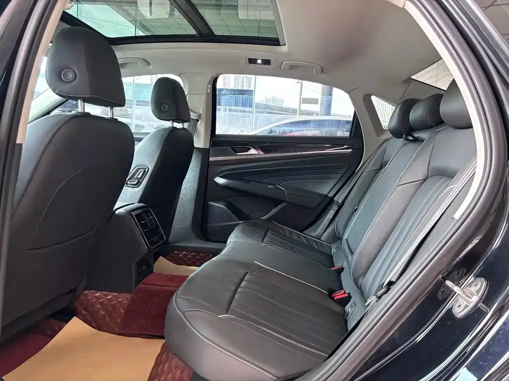Volkswagen Passat — фото 8