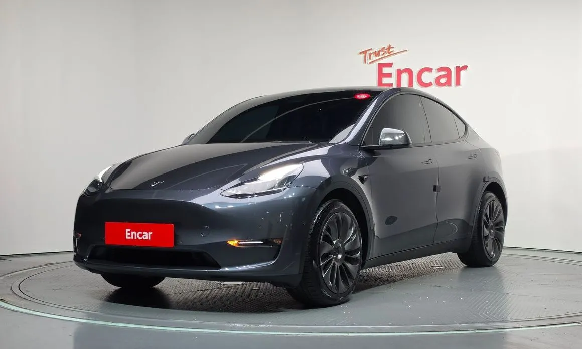 Tesla Model Y — фото 1