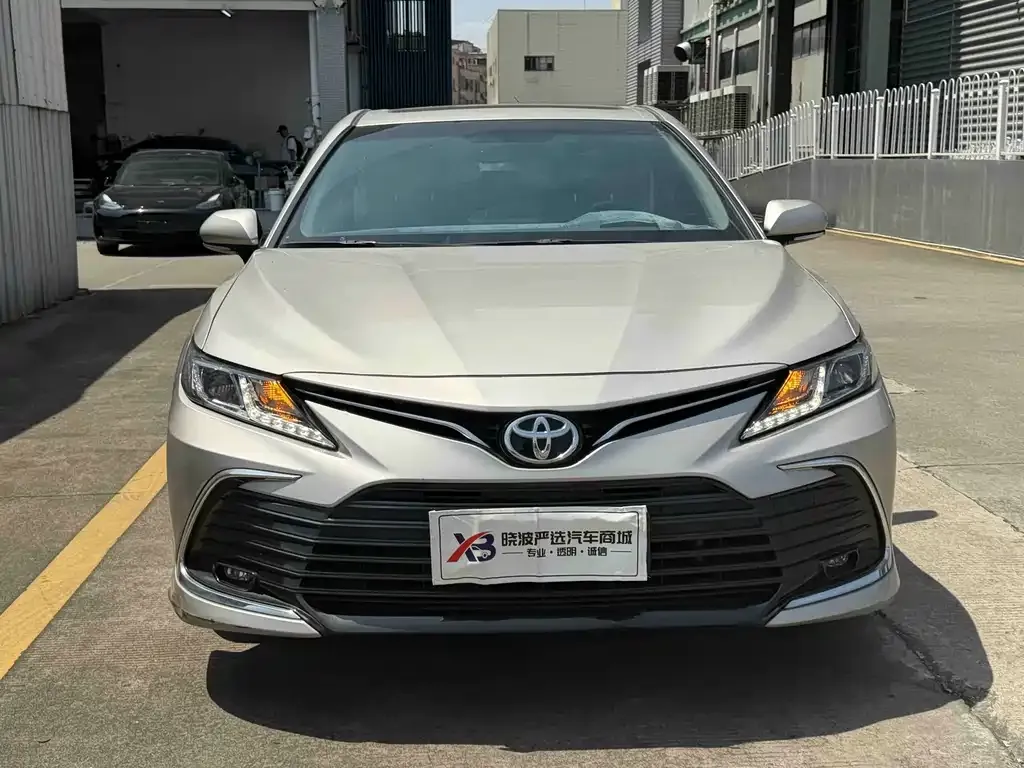 Toyota Camry — фото 9