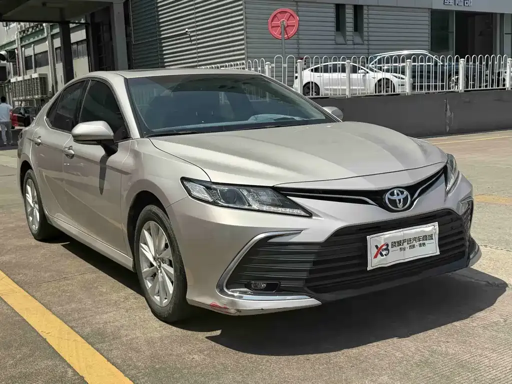 Toyota Camry — фото 5