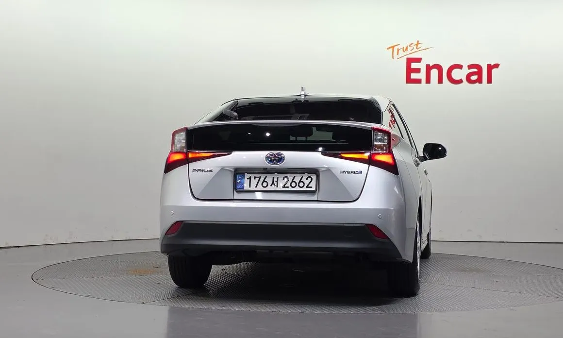 Toyota Prius — фото 5