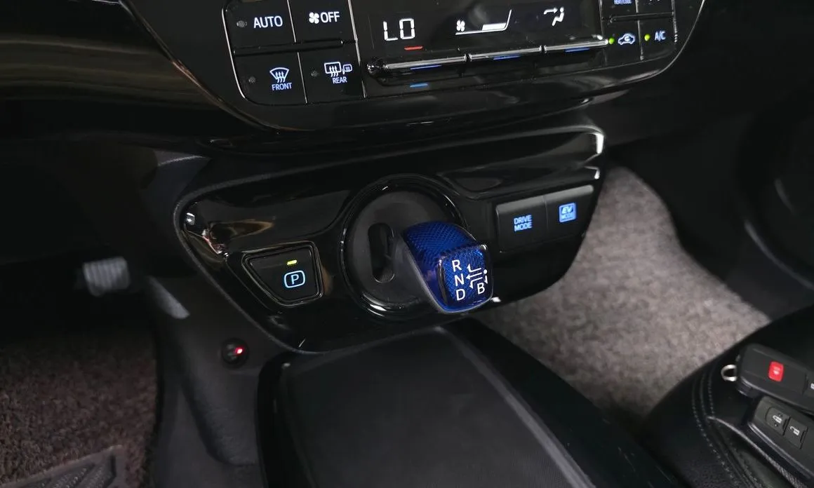 Toyota Prius — фото 7