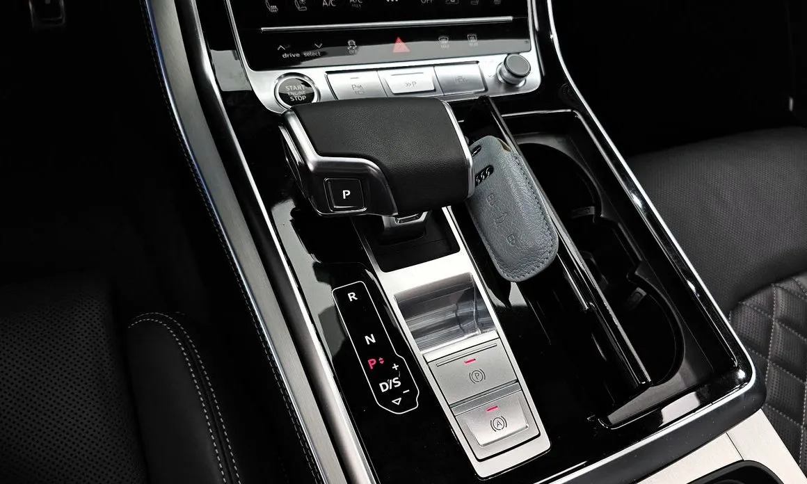 Audi Q7 — фото 10