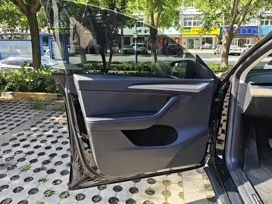 Tesla Model Y — фото 5