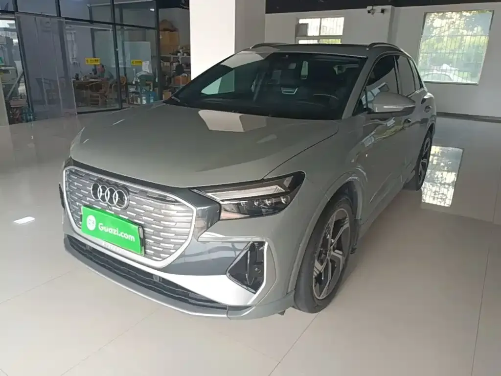 Audi Q4 e-tron — фото 1