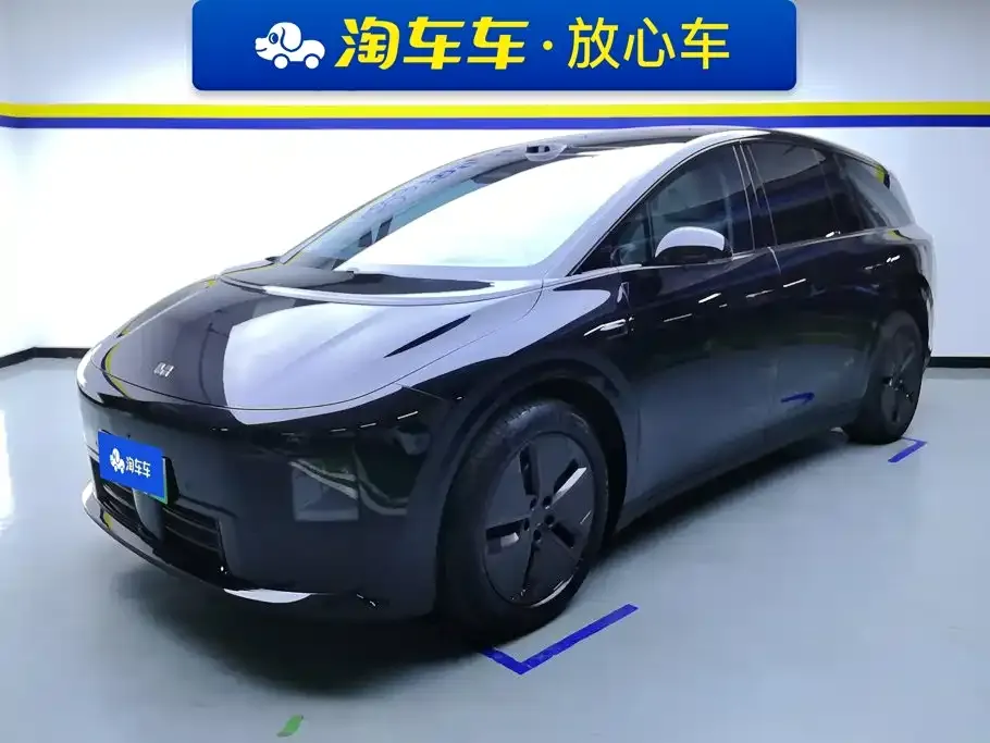 Li Auto i8 — фото 1