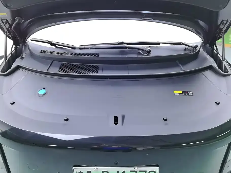 Li Auto i8 — фото 6
