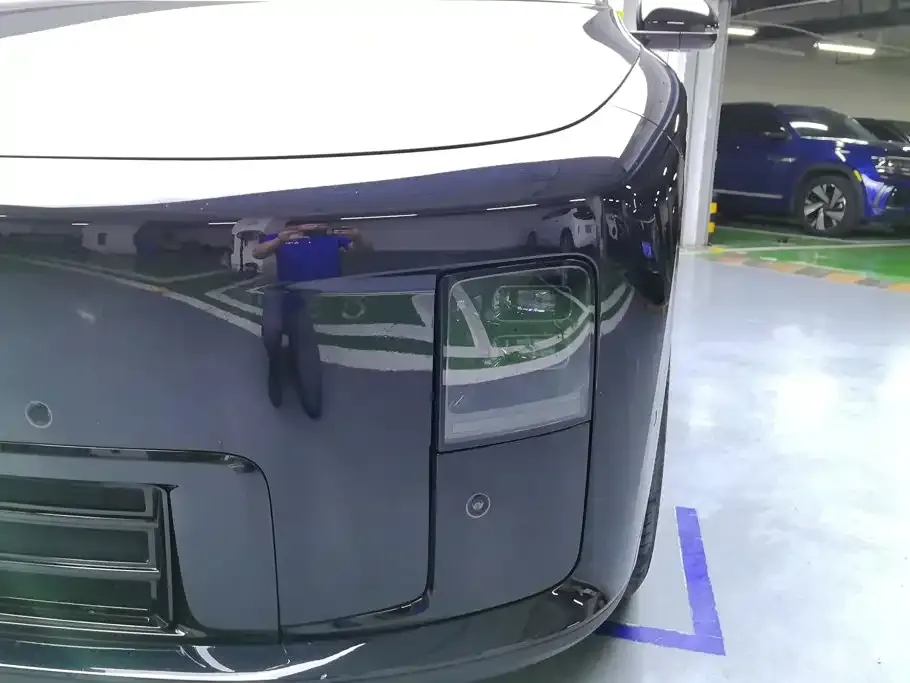 Li Auto i8 — фото 3