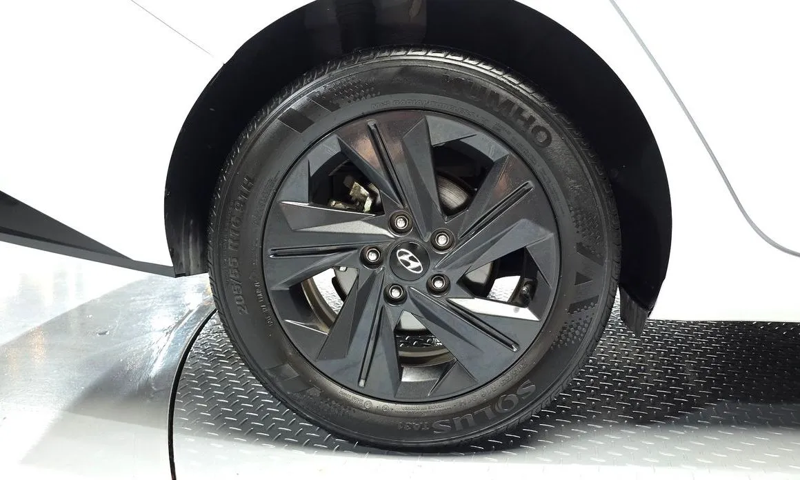 Hyundai AVANTE — фото 10
