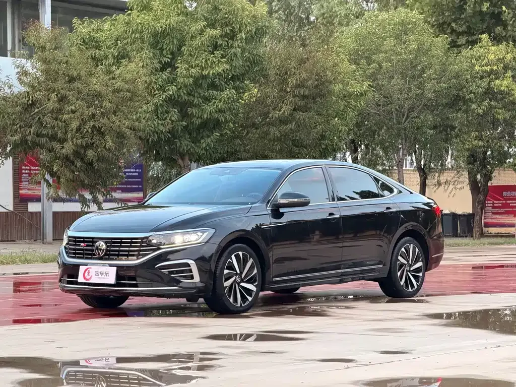 Volkswagen Passat — фото 1