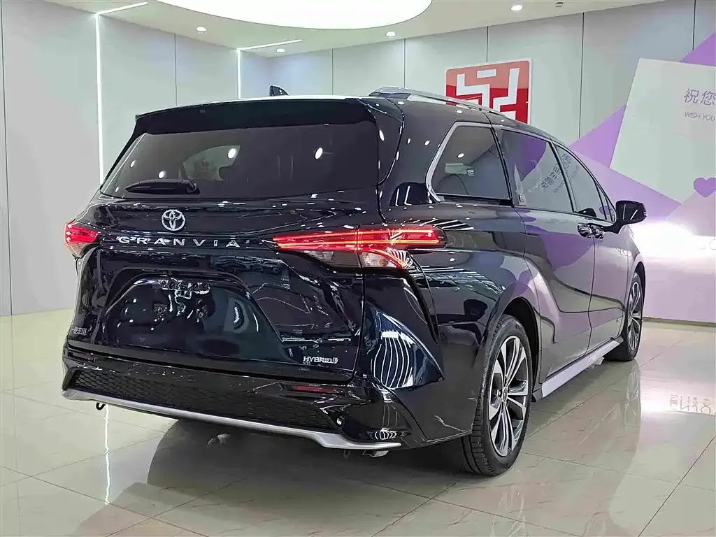 Toyota Granvia — фото 3