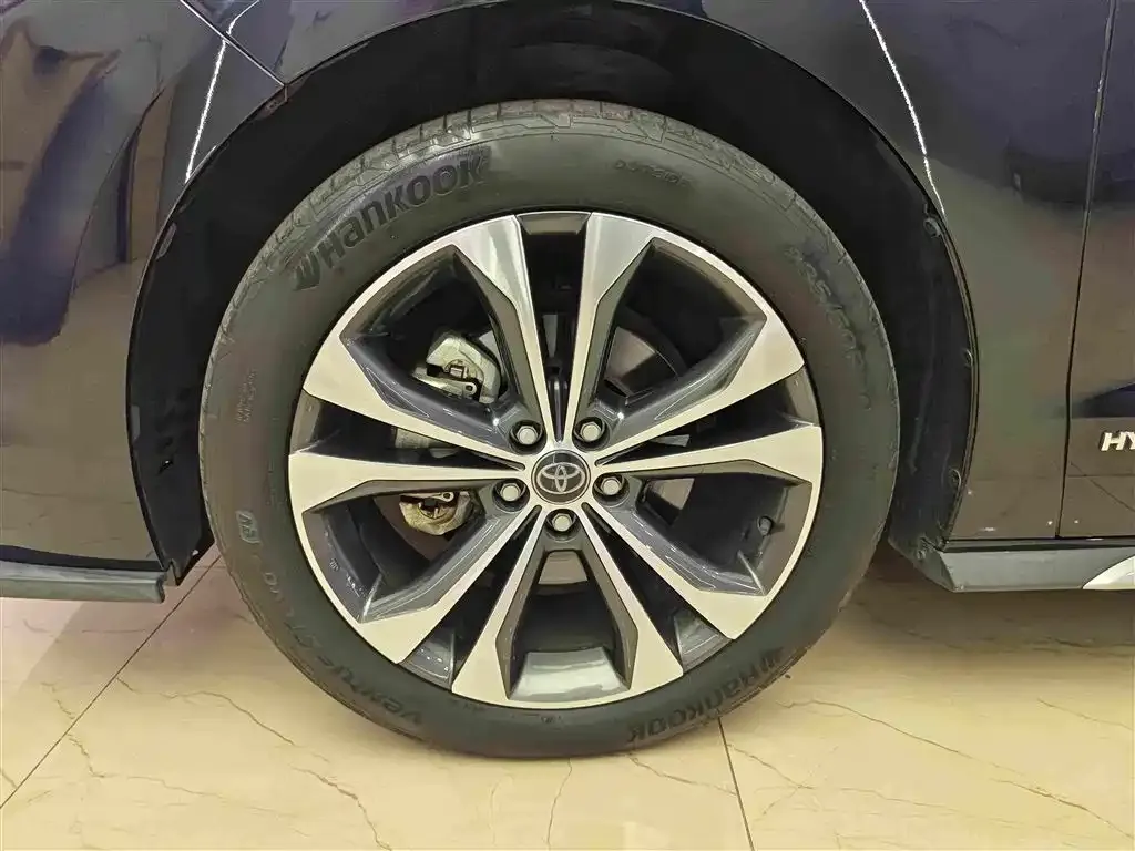 Toyota Granvia — фото 2