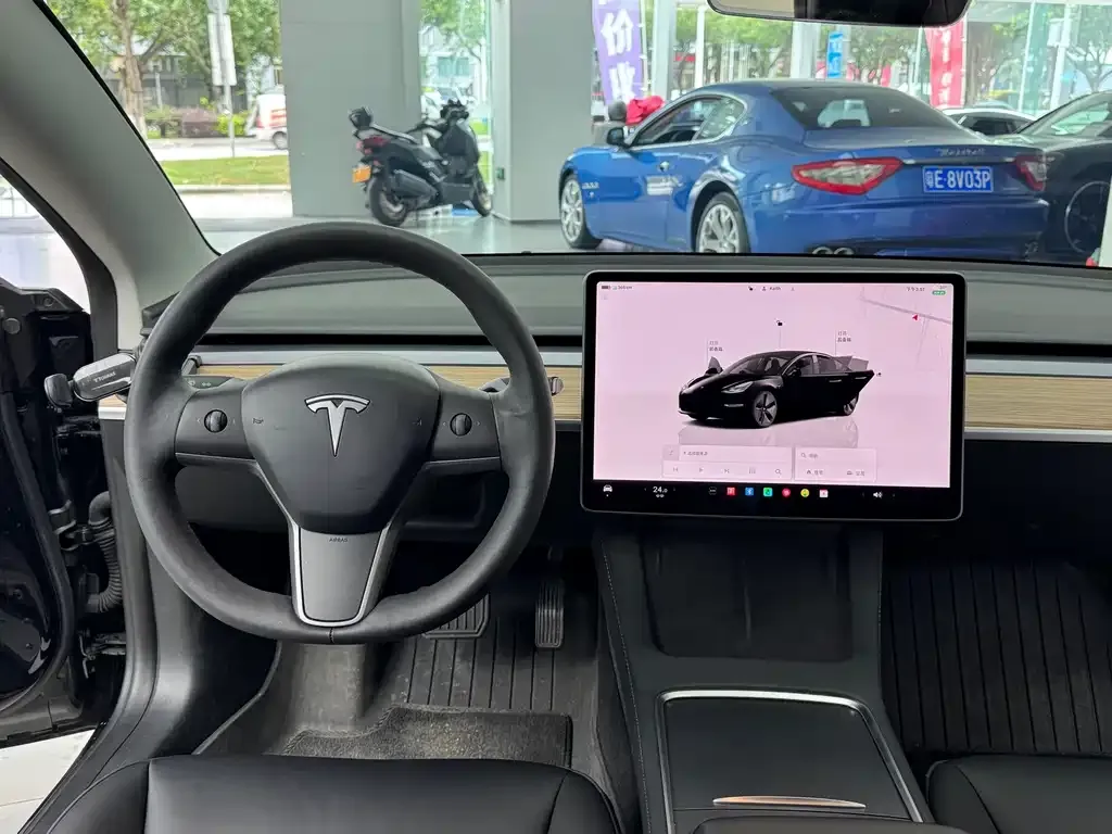 Tesla Model 3 — фото 4