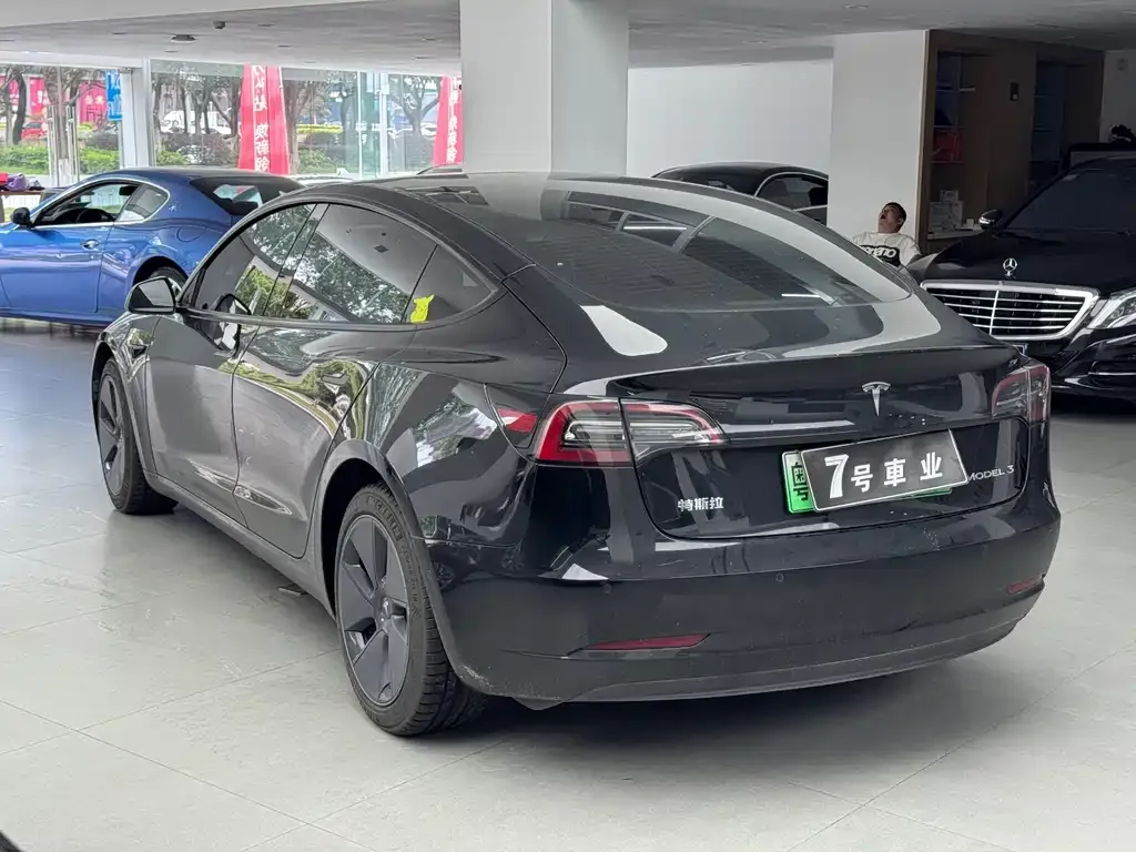 Tesla Model 3 — фото 6