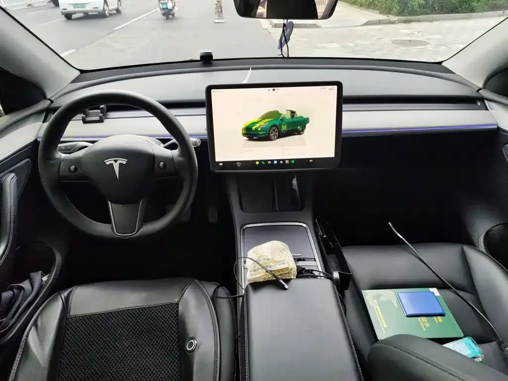 Tesla Model Y — фото 10