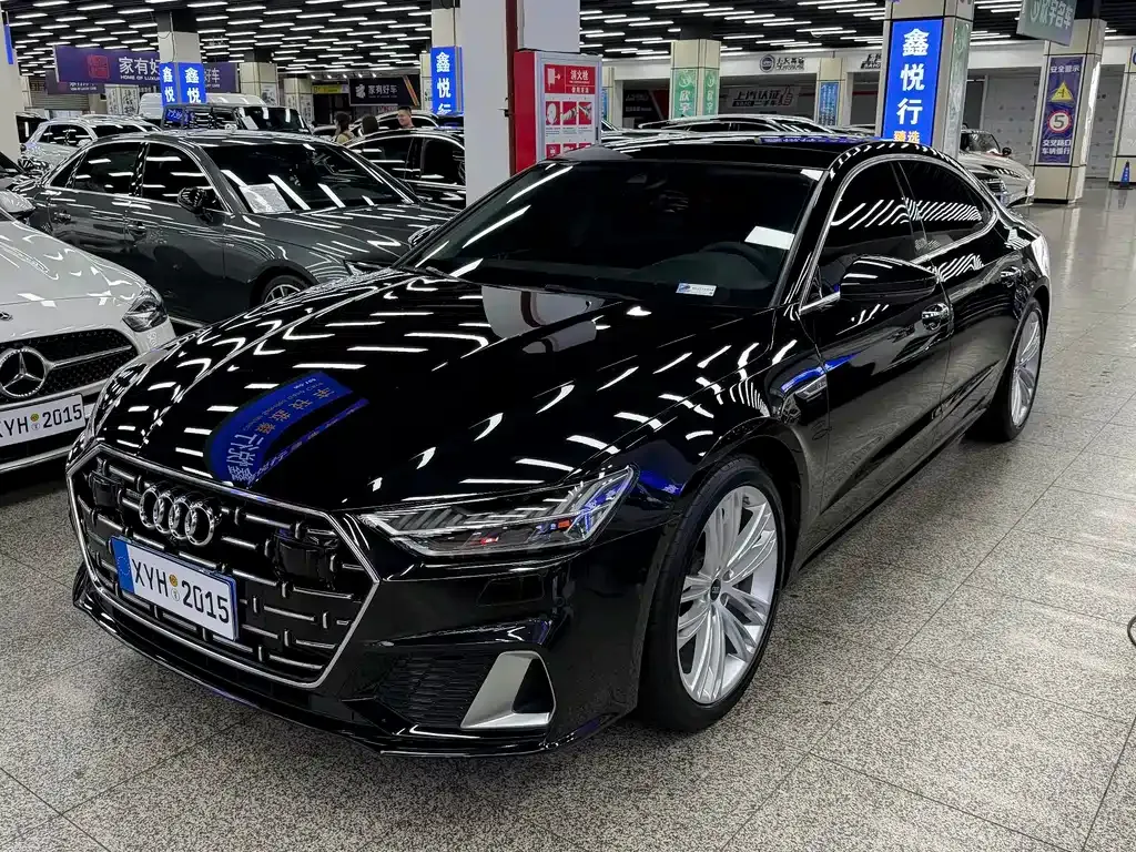 Audi A7L — фото 1