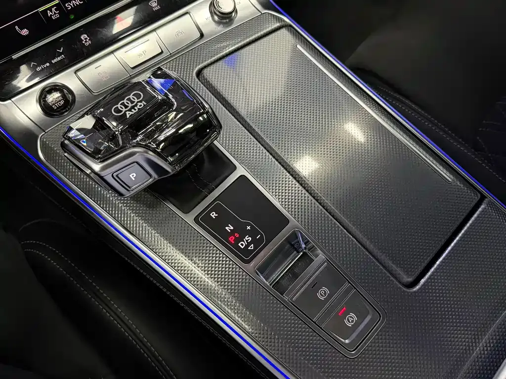 Audi A7L — фото 7