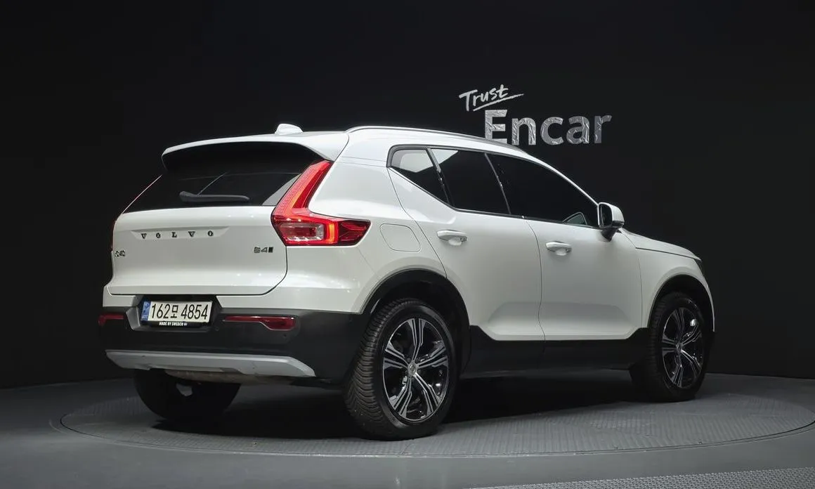 Volvo XC40 — фото 5