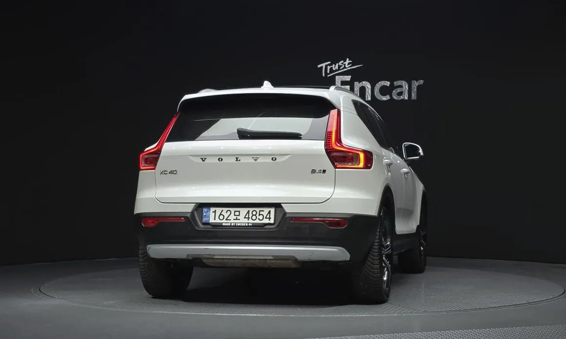 Volvo XC40 — фото 4
