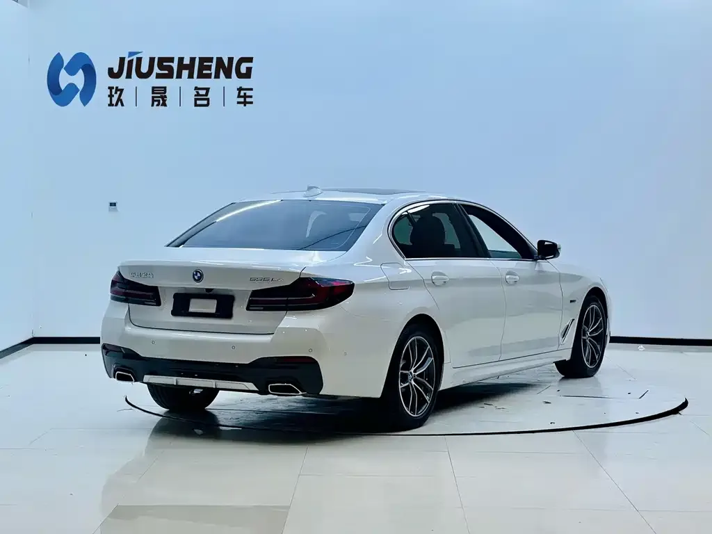 BMW 5 Series New Energy — фото 10