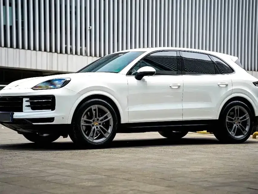 Porsche Cayenne — фото 1