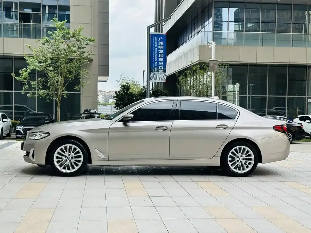 BMW 5 Series — фото 5