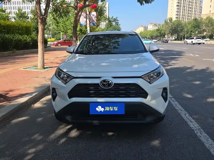 Toyota RAV4 — фото 3