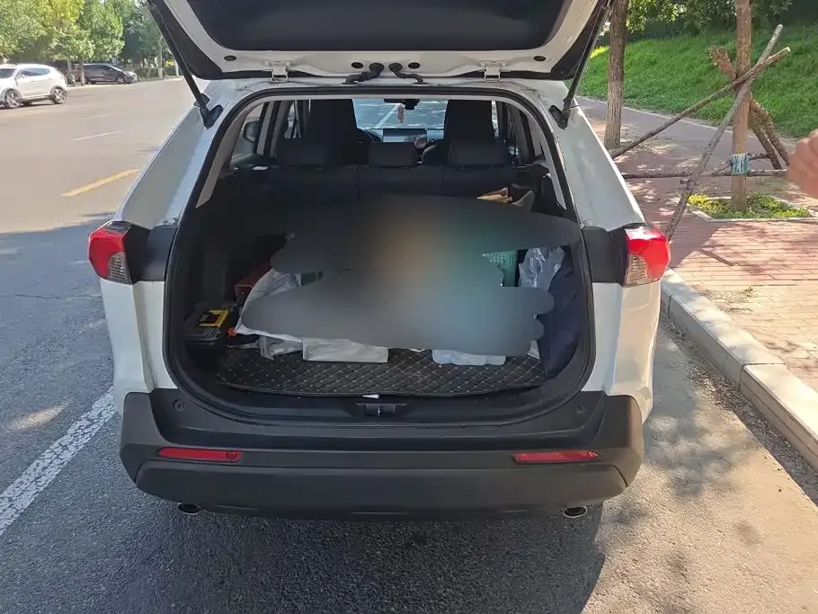 Toyota RAV4 — фото 7