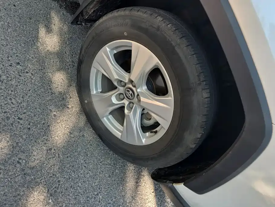 Toyota RAV4 — фото 9