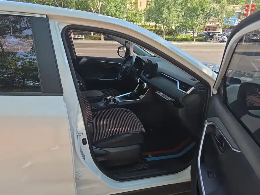Toyota RAV4 — фото 10
