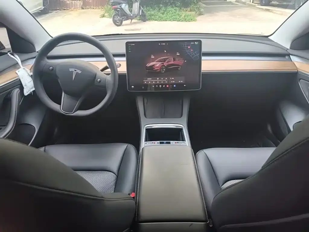 Tesla Model 3 — фото 10