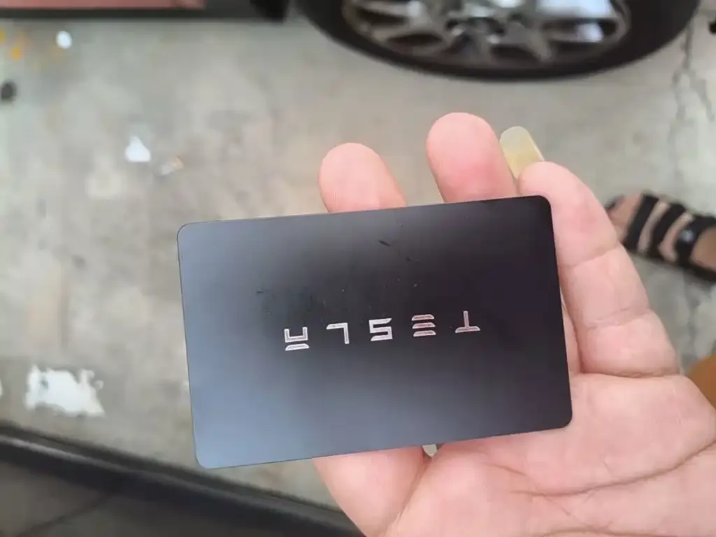 Tesla Model 3 — фото 2
