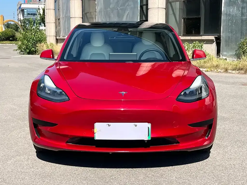 Tesla Model 3 — фото 3