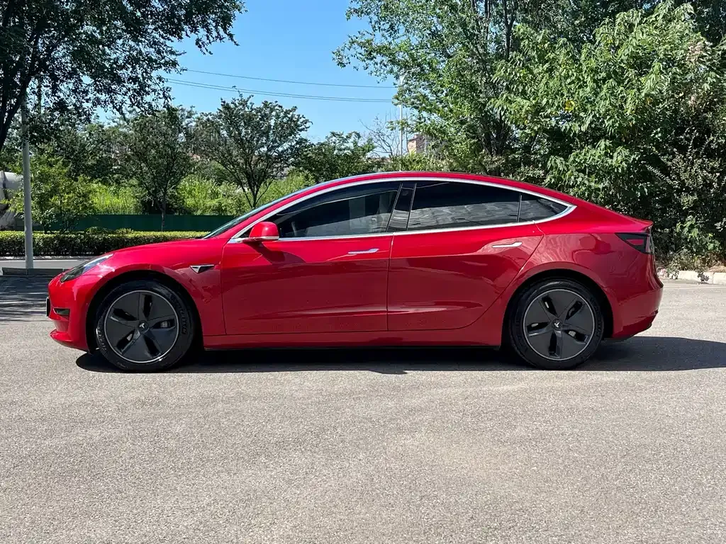 Tesla Model 3 — фото 7