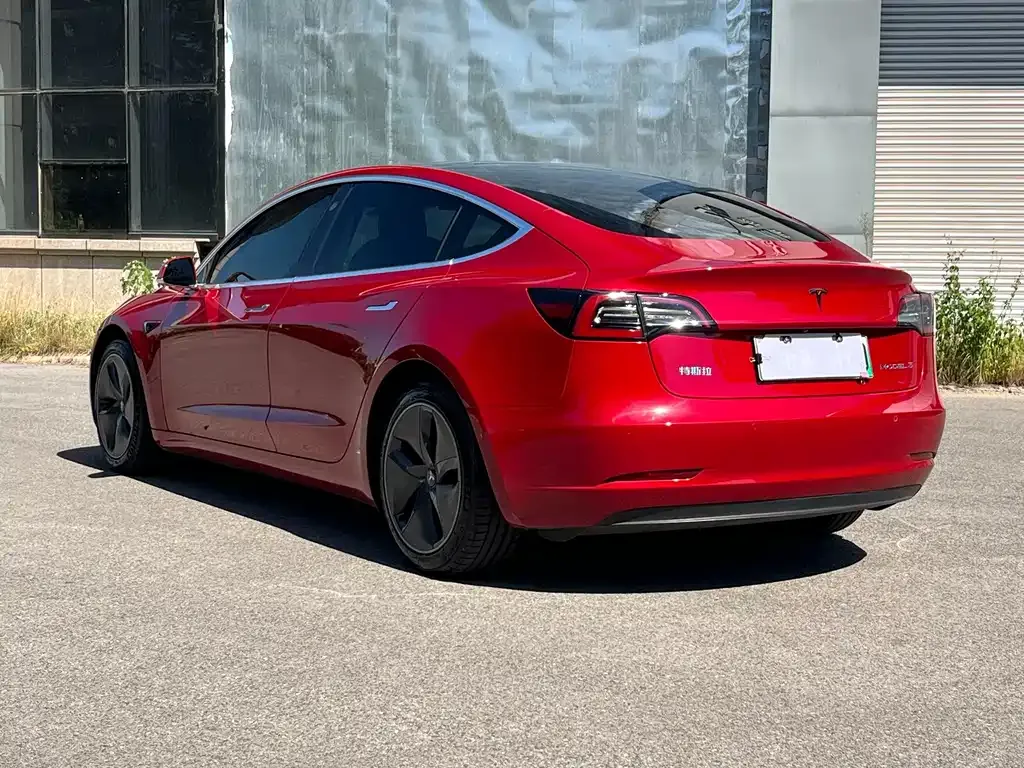 Tesla Model 3 — фото 2