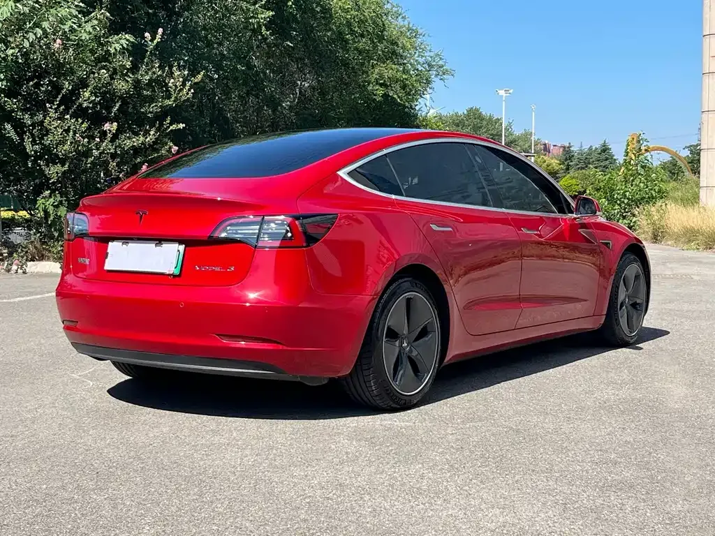 Tesla Model 3 — фото 8