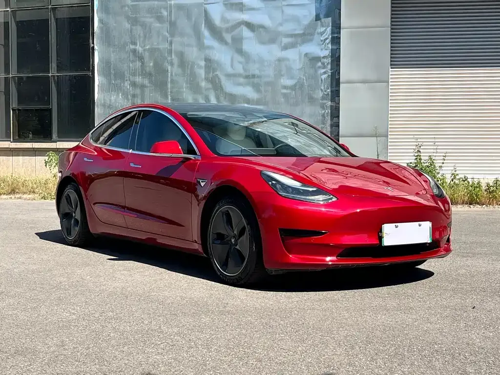 Tesla Model 3 — фото 10