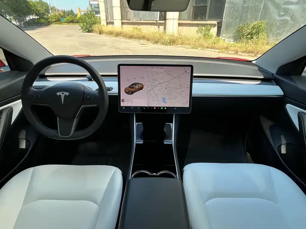 Tesla Model 3 — фото 4