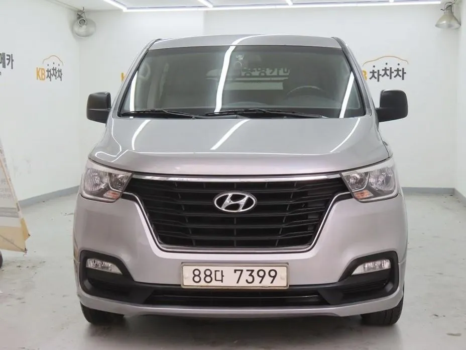 Hyundai Starex — фото 1