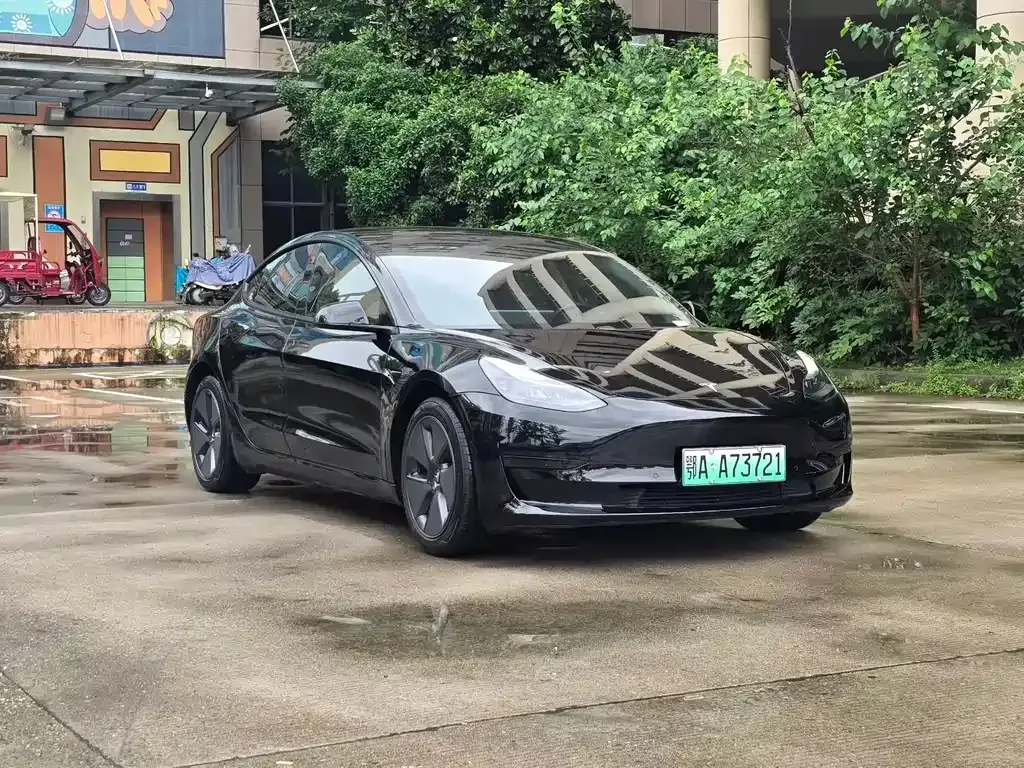 Tesla Model 3 — фото 9