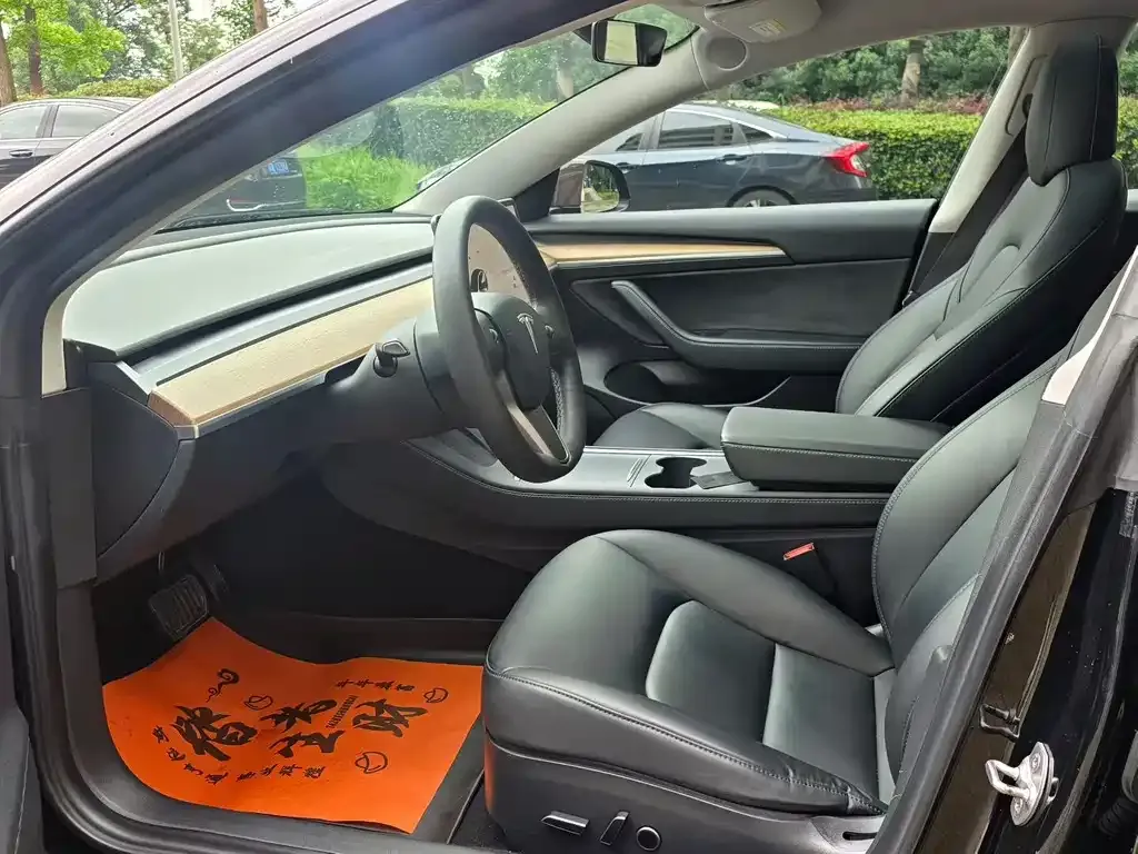 Tesla Model 3 — фото 2