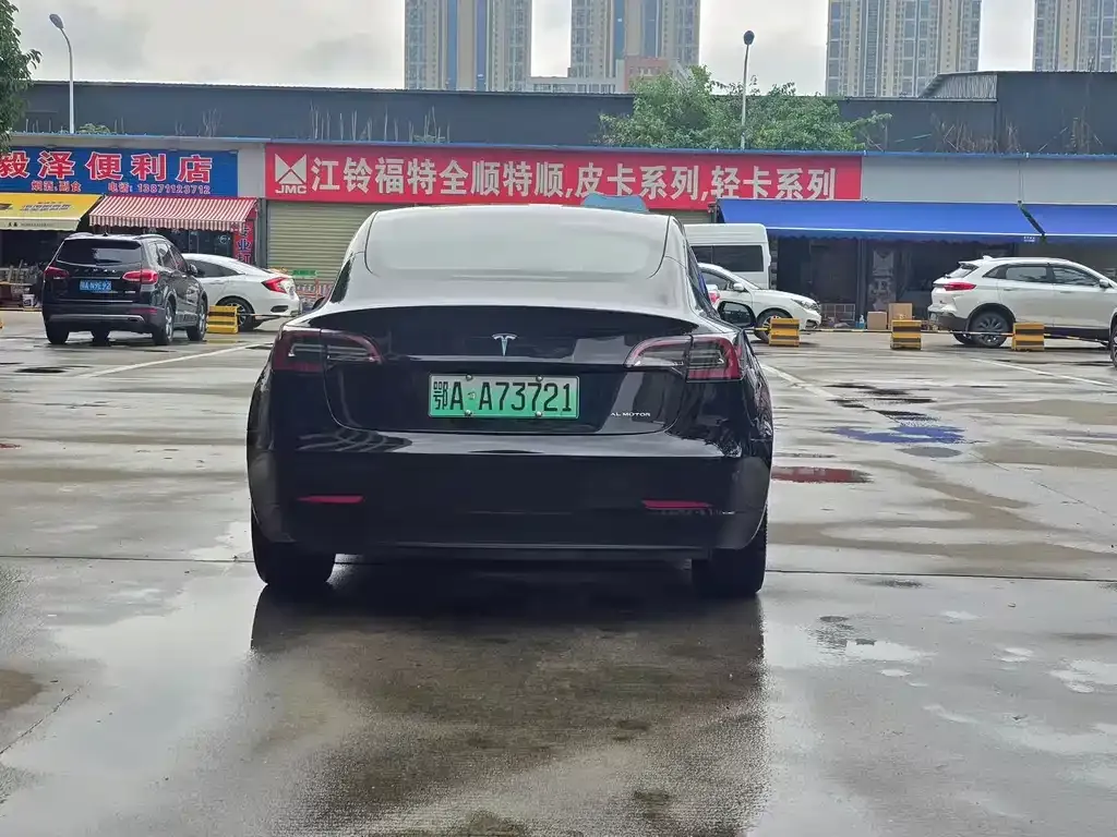 Tesla Model 3 — фото 5