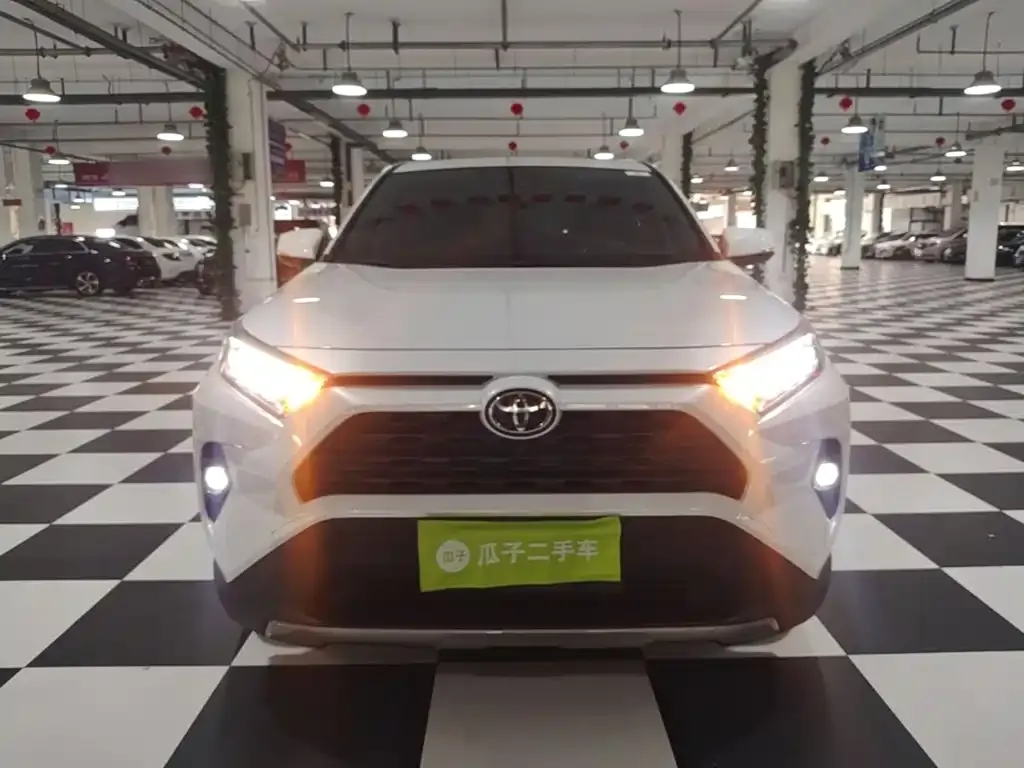 Toyota RAV4 — фото 5