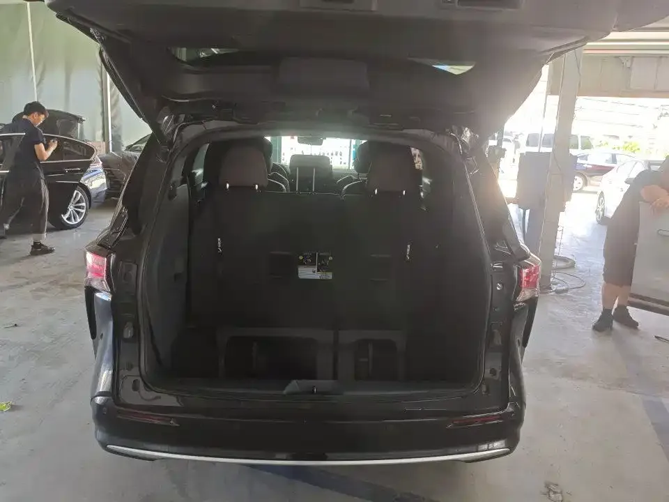 Toyota Sienna — фото 2